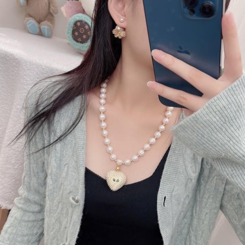 حلق ديور | Dior
