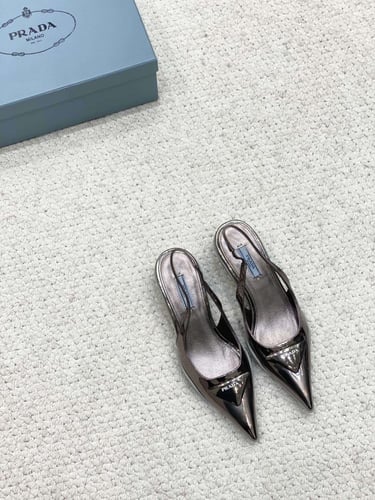 كعب برادا | Prada