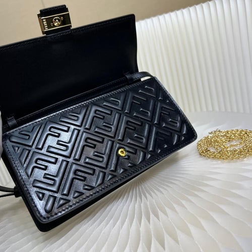 شنطة فندي | FINDI