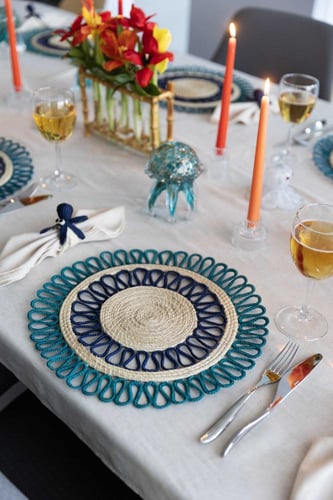 مفرش طاولة ماغنوليا أزرق