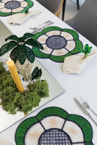 مفرش طاولة قاردينيا