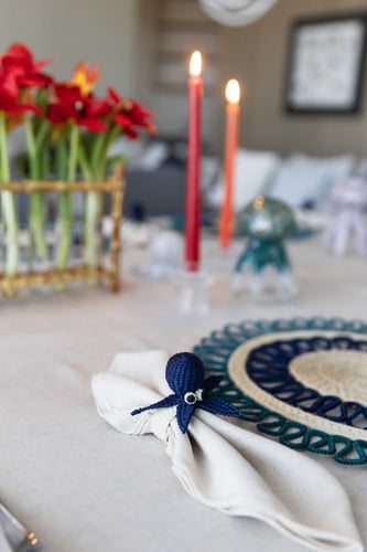 مفرش طاولة ماغنوليا أزرق