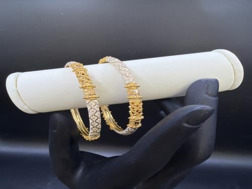 Weight 11.68 Indian creamy support 21 karat size 1...