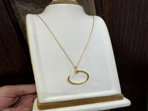 عقد كارتيه المسمار عيار ٢١