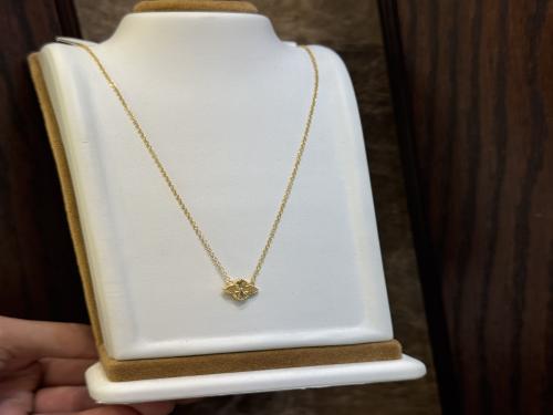 عقد ڤان كليف ورده حبه عيار ٢١