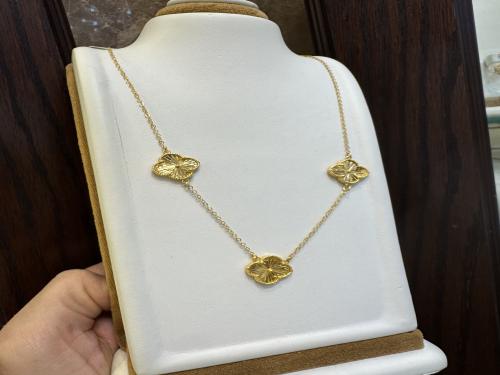عقد ڤان كليف ٣ وردات عيار ٢١