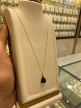 عقد ذهب عيار 18