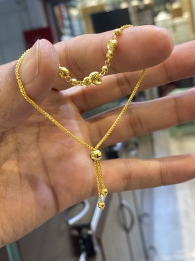 سواره مونيكا