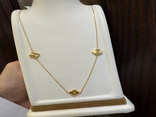 عقد الوردات عيار ٢١