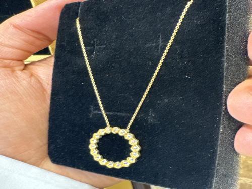 عقد انيق عيار ١٨