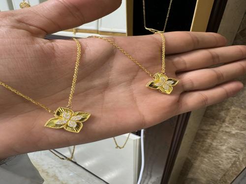 عقد روبرتوا كوين عيار ٢١