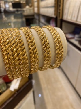 معصذ نسائي مقاس ١٧. عيار ٢١