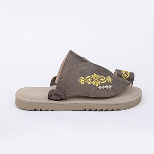 حذاء شرقي مخمل مطرز