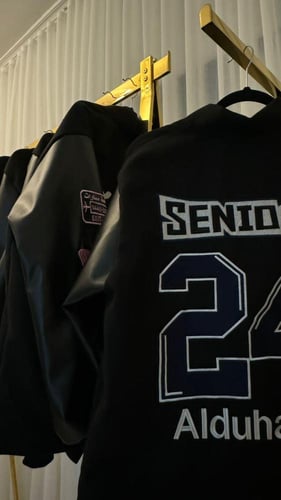 جاكيت تخرج جلد