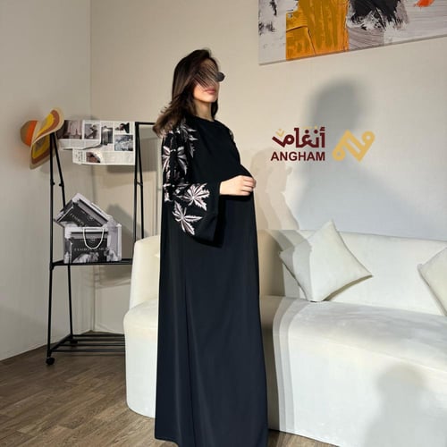عبايات مطرزة