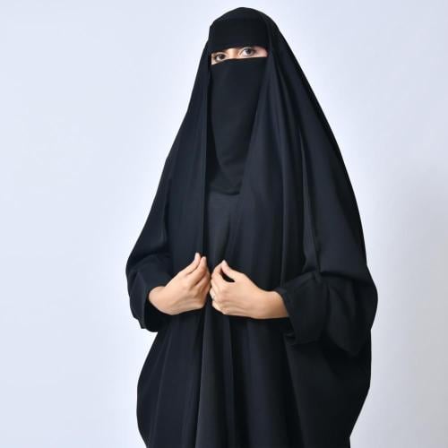 عباية رأس مغلقة بطقطق