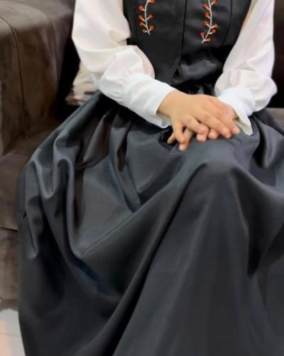 مريول تنورة مع سديري باللون الكحلي