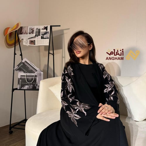 عبايات مطرزة