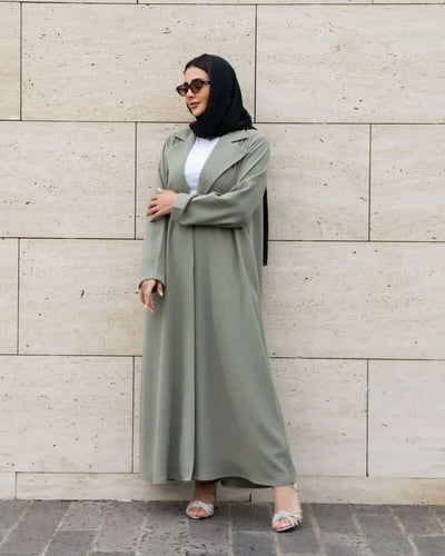 عباية بلون أخضر