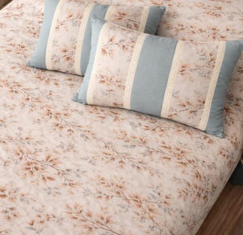 Soft cotton flat sheet set of 3 pieces with a calm...