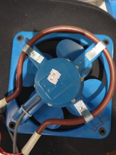 مروحة فقاسة الزرقاء مع هيتر