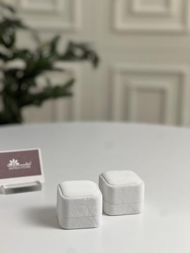 صندوق دبل مخمل أبيض