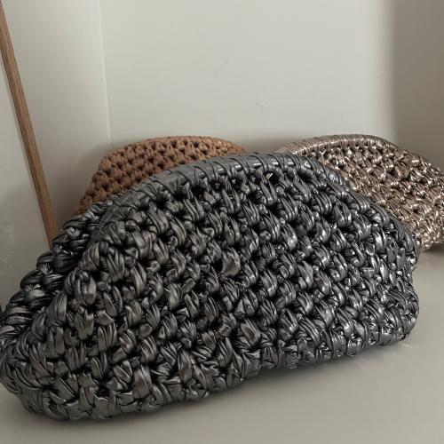 AURA CLUTCH dark silver