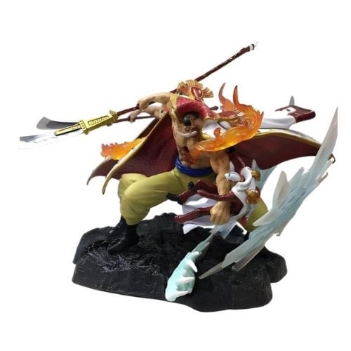 مجسم وايتبيرد يضرب أكاينو