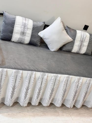 شراشف ساده بكورنيش مطرز