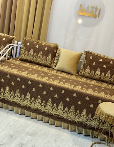 شراشف روتلس مطرز مطعم بترتر ذهبي باطراف مخمل ذهبي