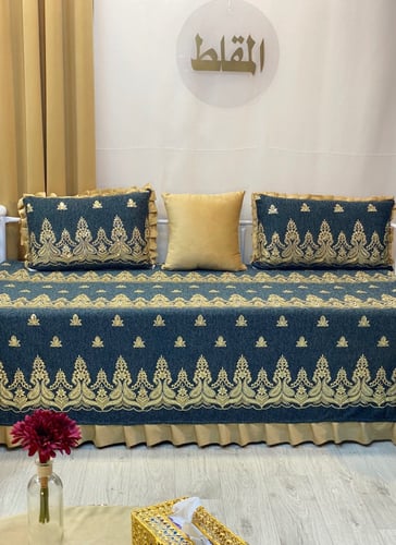 شراشف روتلس مطرز مطعم بترتر ذهبي باطراف مخمل ذهبي