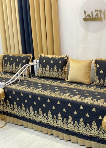 شراشف روتلس مطرز مطعم بترتر ذهبي باطراف مخمل ذهبي