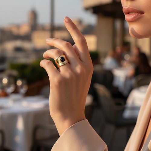 خاتم أونيكس بيضاوي فاخر مطلي بالذهب