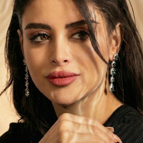 أقراط فيلورا بيضاوية بأحجار أكوامارين ناعمة