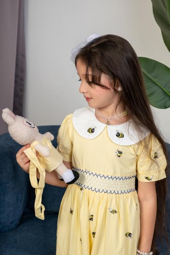 جمبوست بناتي مطرز بـ نحل