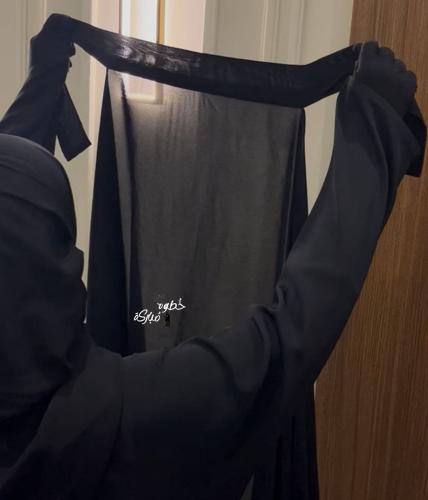 Headscarf with a tie for fixation – stability and...