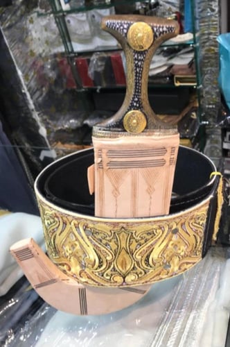 جنبية صنعاني ابيض