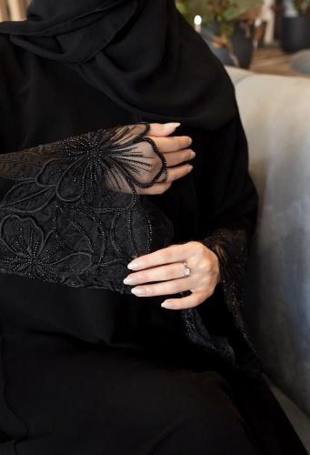 عباية شجون