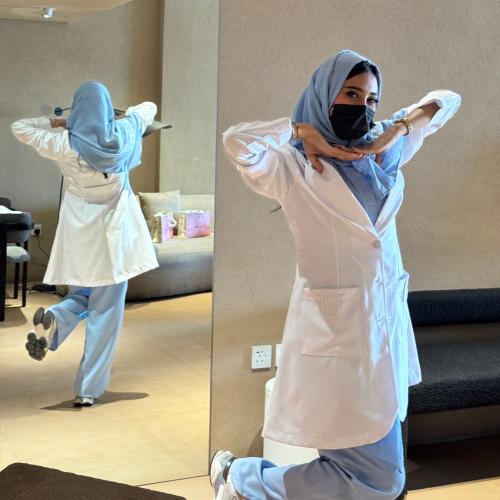 ‏Fleur Lab Coat