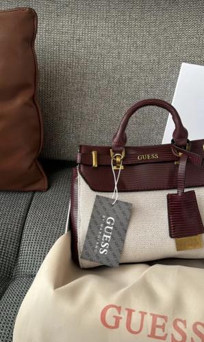 شنطه GUESS