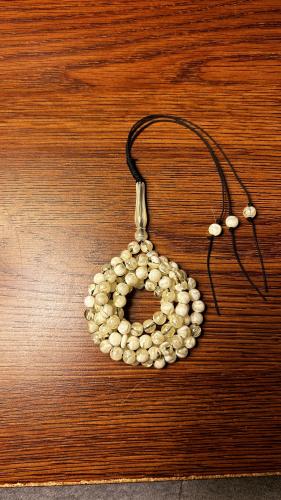 White patterned rosary with transparency | Round