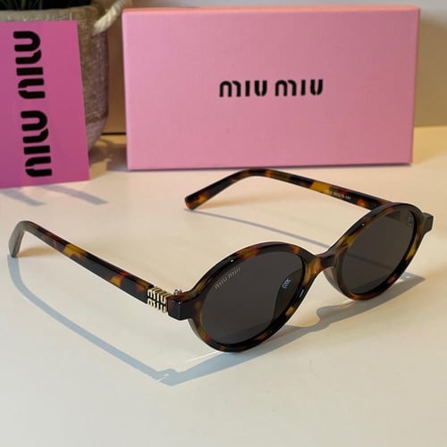 نظارة miu miu الترند