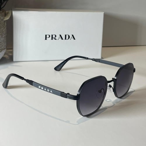 نظارة برادا الشهيرة مدرج