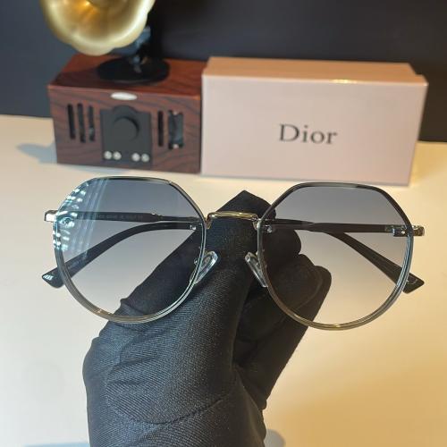 نظارة ديور ترند فضي