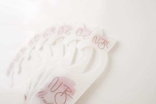 Pink acrylic tag for dividing children's clothes