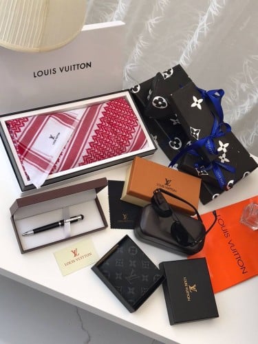 طقم لويس فيتون