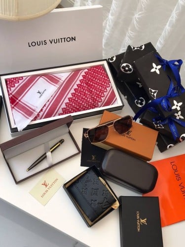 طقم لويس فيتون