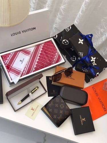 طقم لويس فيتون