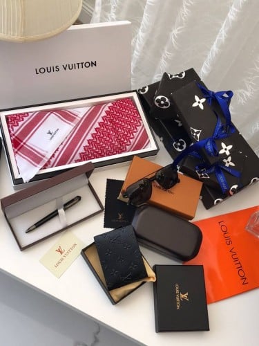 طقم لويس فيتون