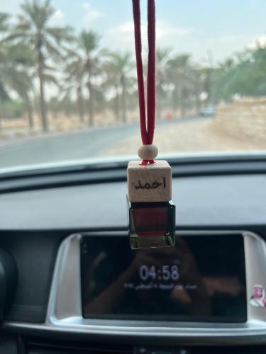 فواحة لمسات المعلّقة – “اسمك يفوح عطراً”